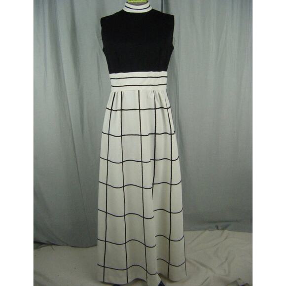 1960’s Black and White, Empire Waist, A-Line Dress - Picture 3 of 6